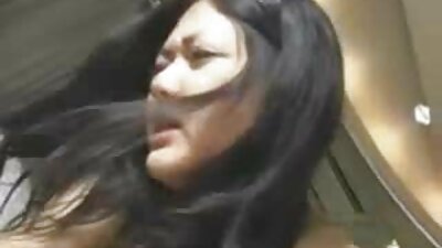 La moglie asiatica filmati amatoriali donne mature sexy con tette piccole mostra la sua figa pelosa