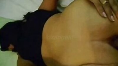 Ragazza video amatoriali casalinghe italiane in forma con gli addominali fa una bella doccia calda davanti alla sua cam in uno spettacolo personale privato